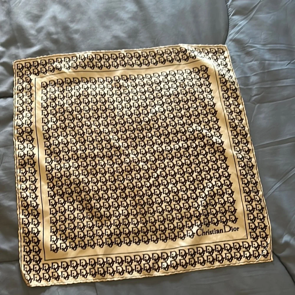 Christian dior vintage silk scarf 18”x 18”